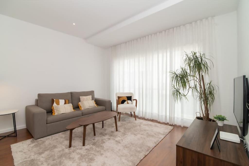 Cozy Sea View Apartment Near City & Airport Ponta Delgada Exterior foto