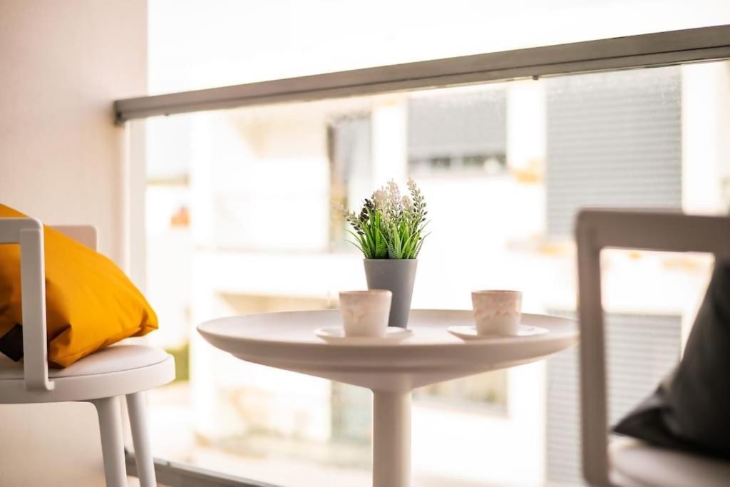 Cozy Sea View Apartment Near City & Airport Ponta Delgada Exterior foto