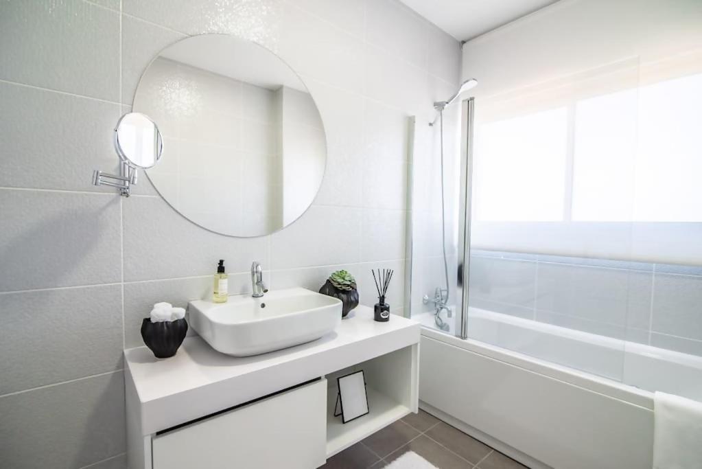 Cozy Sea View Apartment Near City & Airport Ponta Delgada Exterior foto